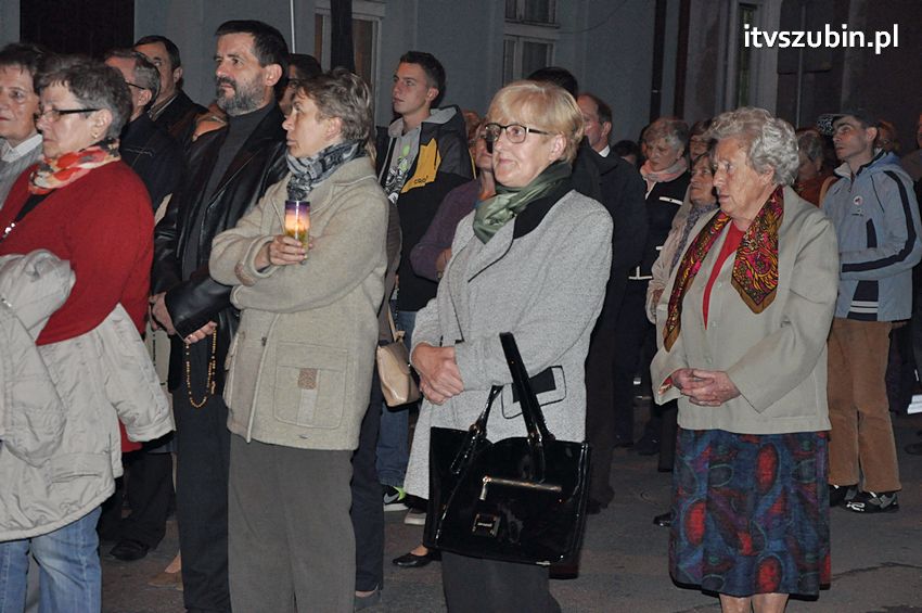 Ulicami Szubina przeszła Procesja Różańcowa