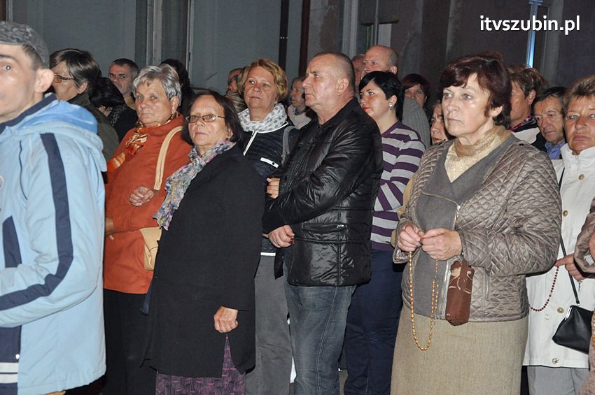 Ulicami Szubina przeszła Procesja Różańcowa