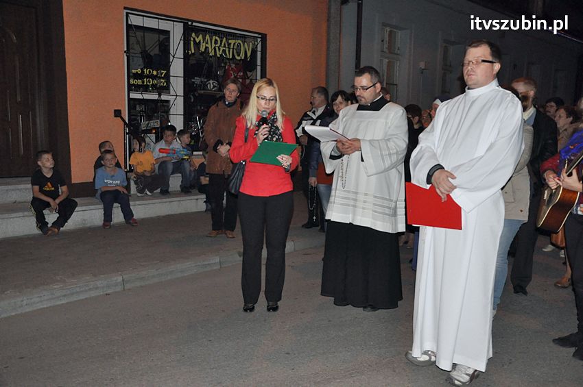Ulicami Szubina przeszła Procesja Różańcowa