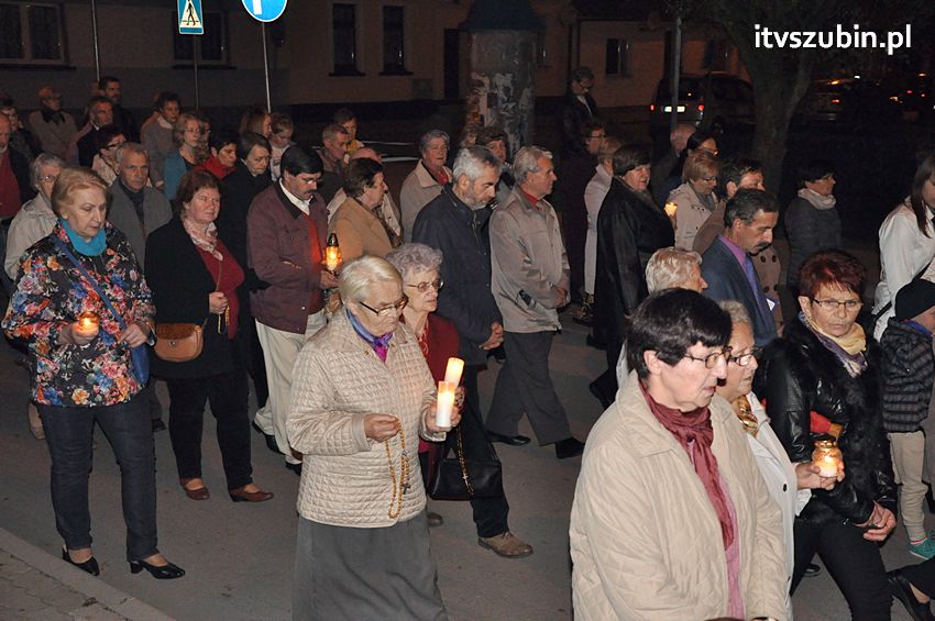 Ulicami Szubina przeszła Procesja Różańcowa