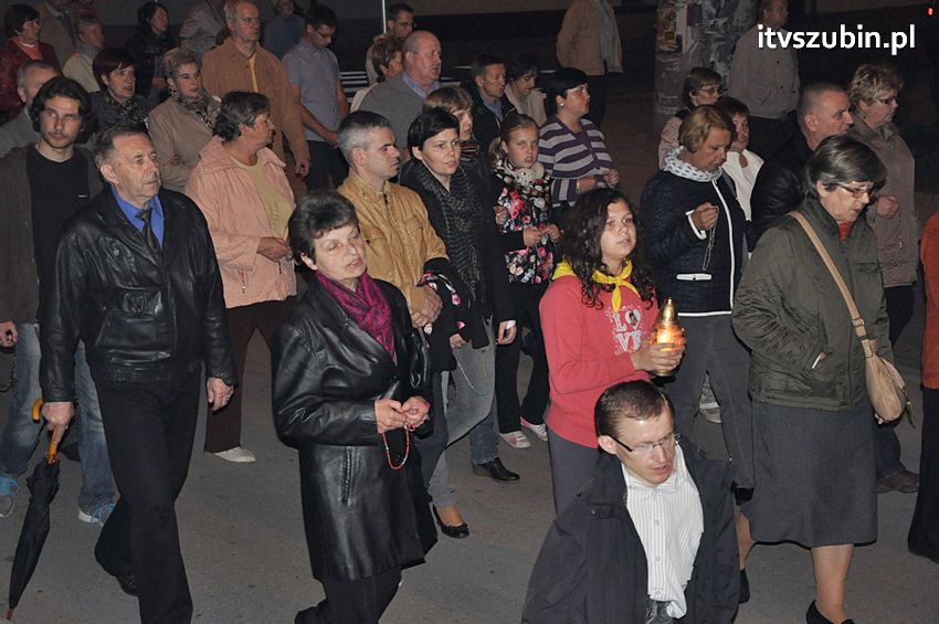 Ulicami Szubina przeszła Procesja Różańcowa