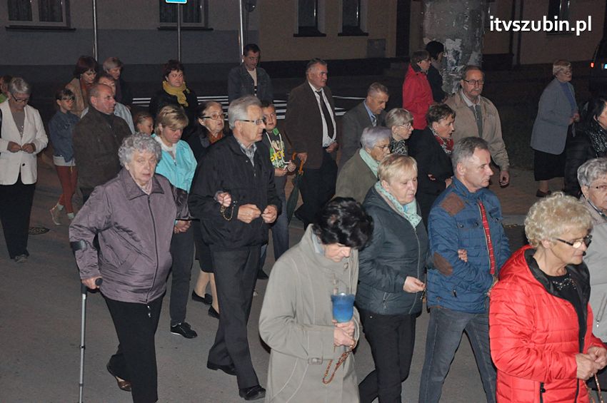 Ulicami Szubina przeszła Procesja Różańcowa
