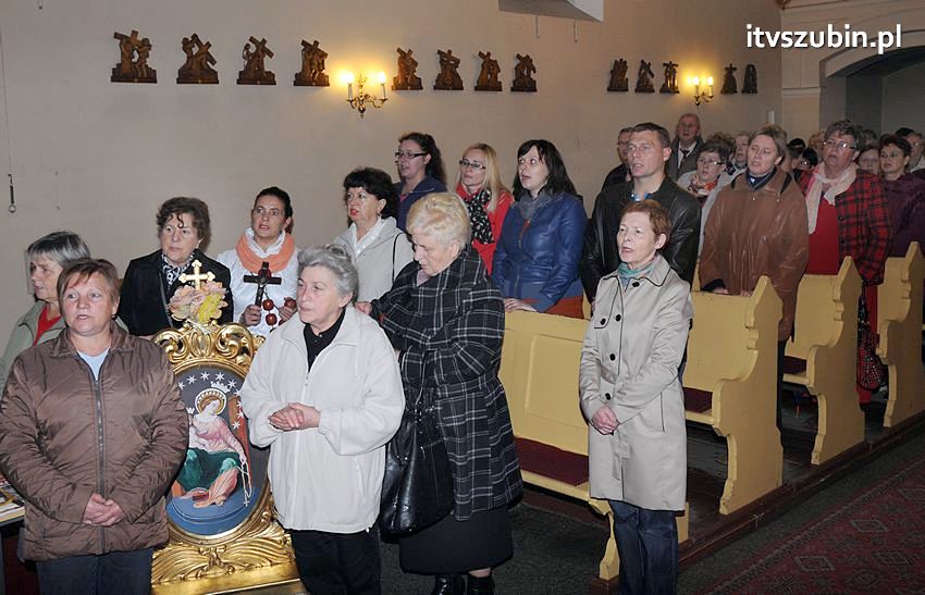Ulicami Szubina przeszła Procesja Różańcowa