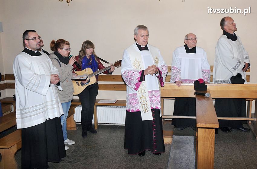 Ulicami Szubina przeszła Procesja Różańcowa