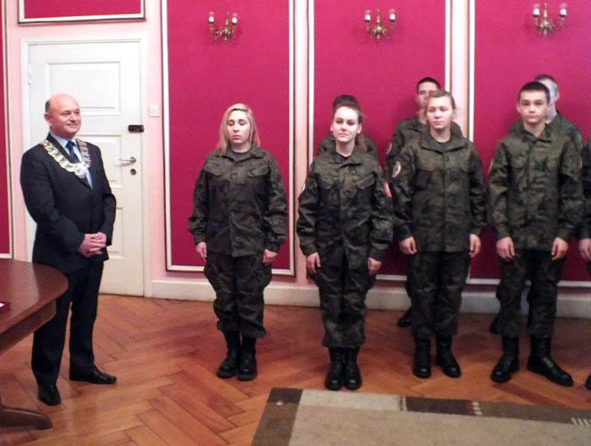 Kadeci klasy wojskowej ITL z ZSP w Urzędzie Miejskim w Szubinie