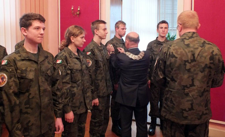 Kadeci klasy wojskowej ITL z ZSP w Urzędzie Miejskim w Szubinie