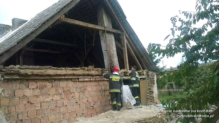 Runęła ściana szczytowa budynku w Słupach