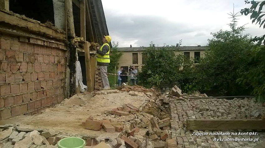 Runęła ściana szczytowa budynku w Słupach