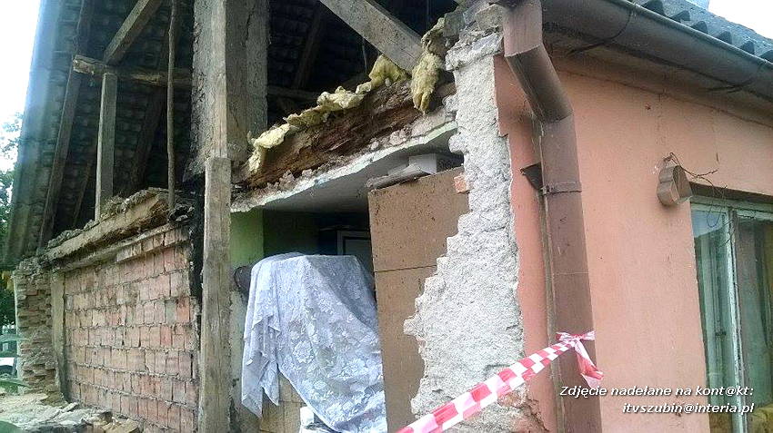 Runęła ściana szczytowa budynku w Słupach