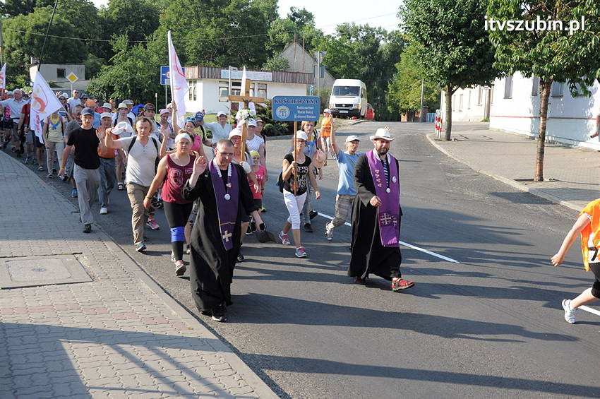 Pielgrzymka z Kościerzyny w drodze na Jasną Górę dotarła do Szubina