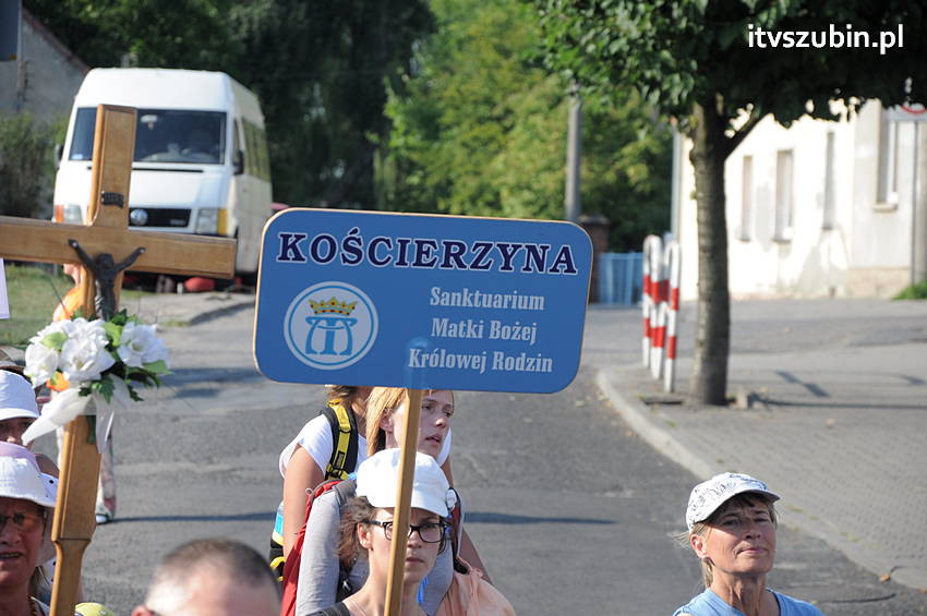 Pielgrzymka z Kościerzyny w drodze na Jasną Górę dotarła do Szubina