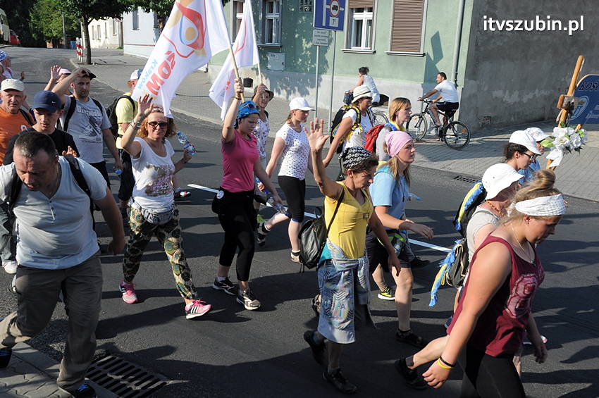 Pielgrzymka z Kościerzyny w drodze na Jasną Górę dotarła do Szubina