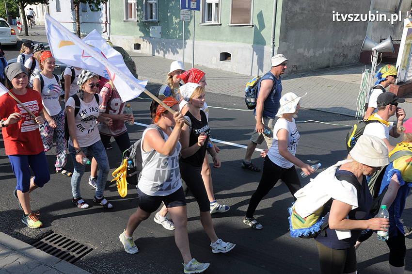 Pielgrzymka z Kościerzyny w drodze na Jasną Górę dotarła do Szubina