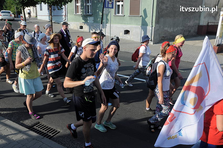 Pielgrzymka z Kościerzyny w drodze na Jasną Górę dotarła do Szubina