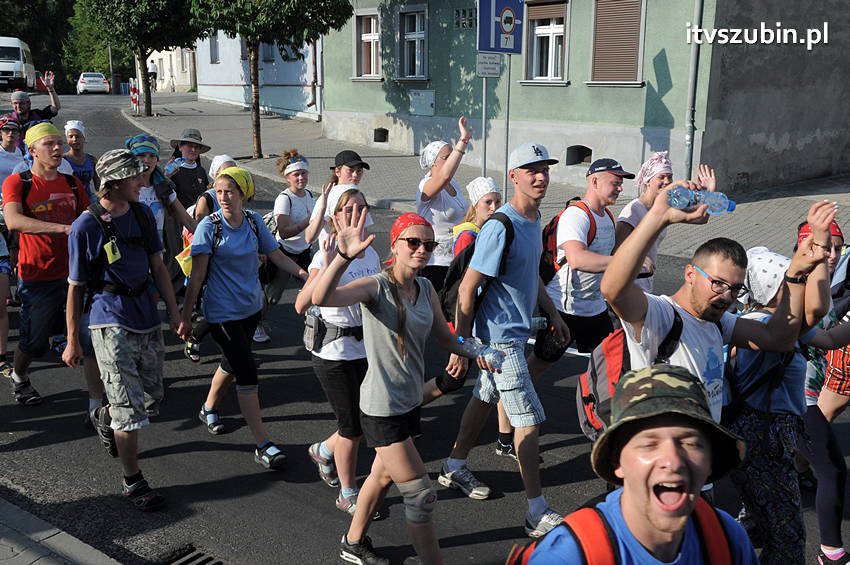Pielgrzymka z Kościerzyny w drodze na Jasną Górę dotarła do Szubina