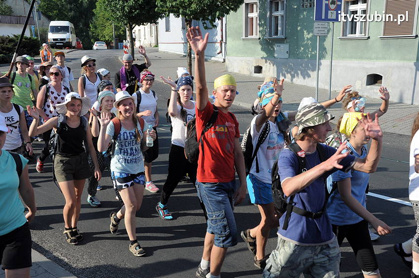 Pielgrzymka z Kościerzyny w drodze na Jasną Górę dotarła do Szubina