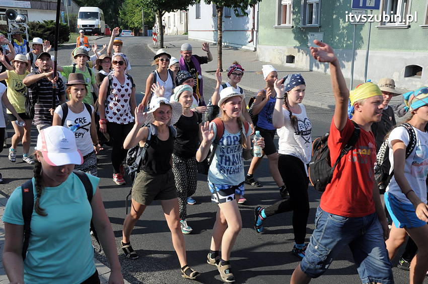 Pielgrzymka z Kościerzyny w drodze na Jasną Górę dotarła do Szubina