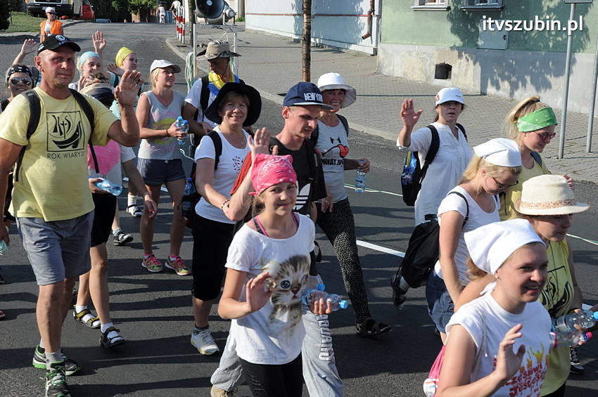 Pielgrzymka z Kościerzyny w drodze na Jasną Górę dotarła do Szubina