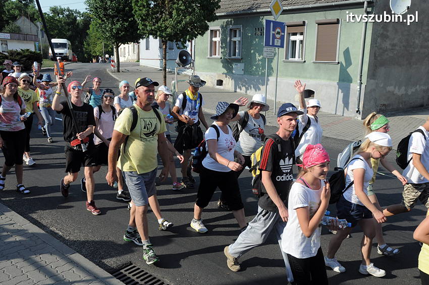 Pielgrzymka z Kościerzyny w drodze na Jasną Górę dotarła do Szubina