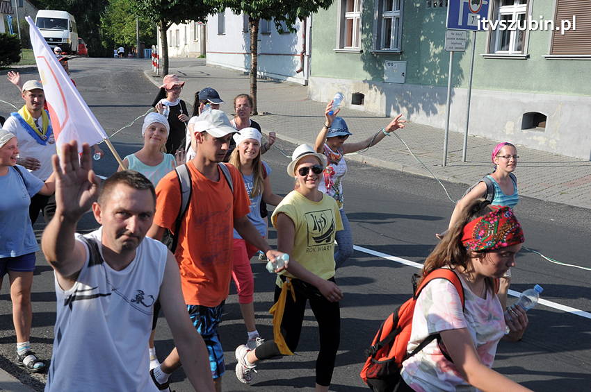 Pielgrzymka z Kościerzyny w drodze na Jasną Górę dotarła do Szubina