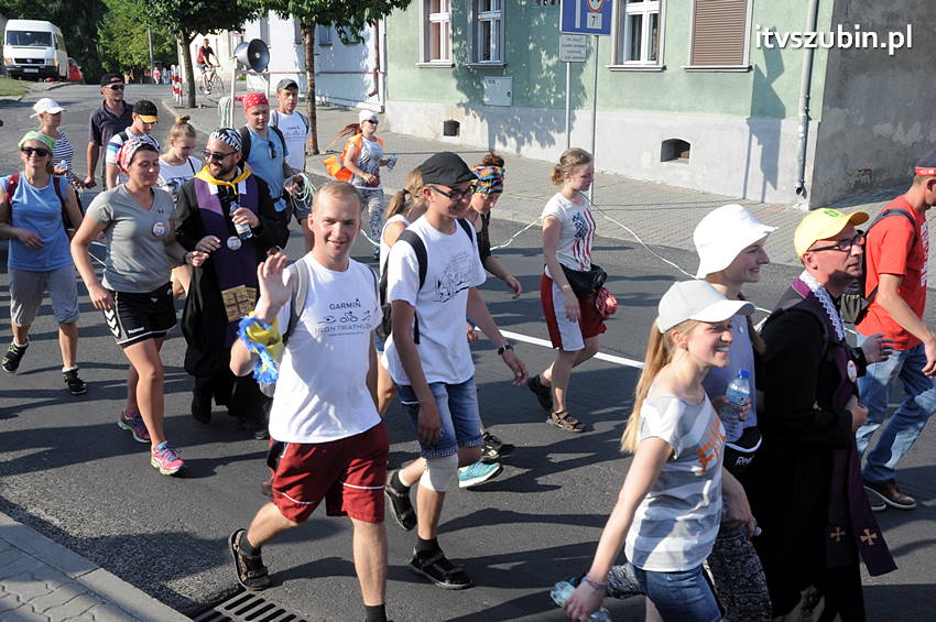 Pielgrzymka z Kościerzyny w drodze na Jasną Górę dotarła do Szubina