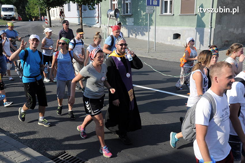 Pielgrzymka z Kościerzyny w drodze na Jasną Górę dotarła do Szubina