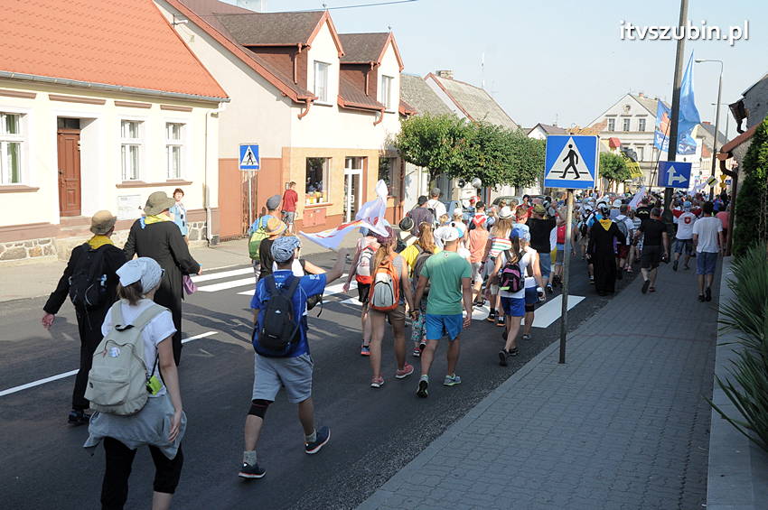 Pielgrzymka z Kościerzyny w drodze na Jasną Górę dotarła do Szubina