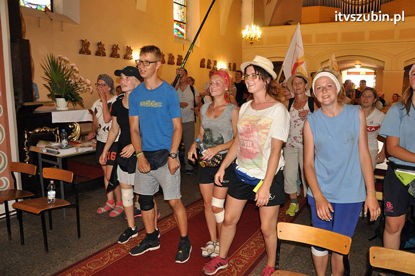 Pielgrzymka z Kościerzyny w drodze na Jasną Górę dotarła do Szubina