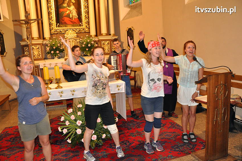 Pielgrzymka z Kościerzyny w drodze na Jasną Górę dotarła do Szubina