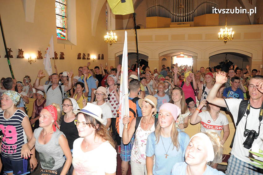 Pielgrzymka z Kościerzyny w drodze na Jasną Górę dotarła do Szubina