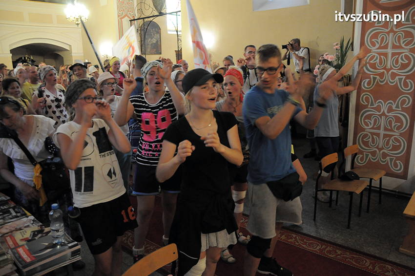 Pielgrzymka z Kościerzyny w drodze na Jasną Górę dotarła do Szubina