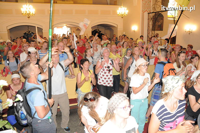 Pielgrzymka z Kościerzyny w drodze na Jasną Górę dotarła do Szubina