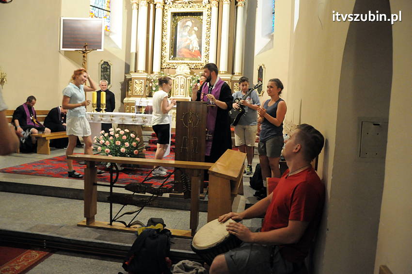 Pielgrzymka z Kościerzyny w drodze na Jasną Górę dotarła do Szubina