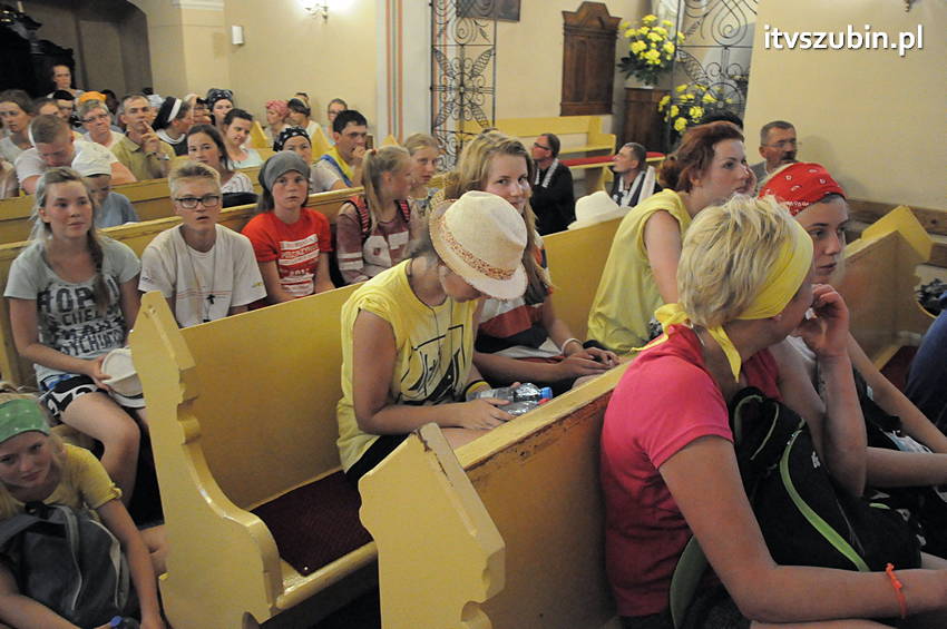 Pielgrzymka z Kościerzyny w drodze na Jasną Górę dotarła do Szubina