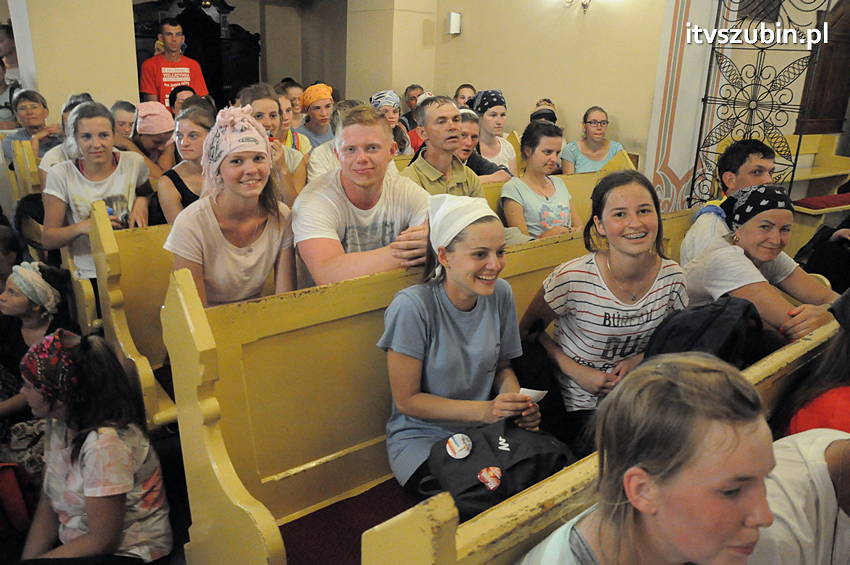 Pielgrzymka z Kościerzyny w drodze na Jasną Górę dotarła do Szubina