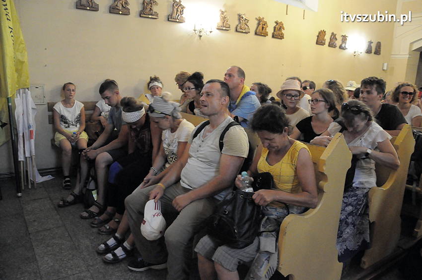 Pielgrzymka z Kościerzyny w drodze na Jasną Górę dotarła do Szubina