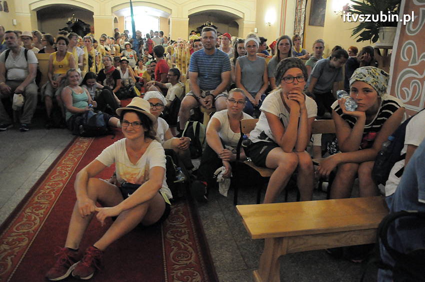 Pielgrzymka z Kościerzyny w drodze na Jasną Górę dotarła do Szubina