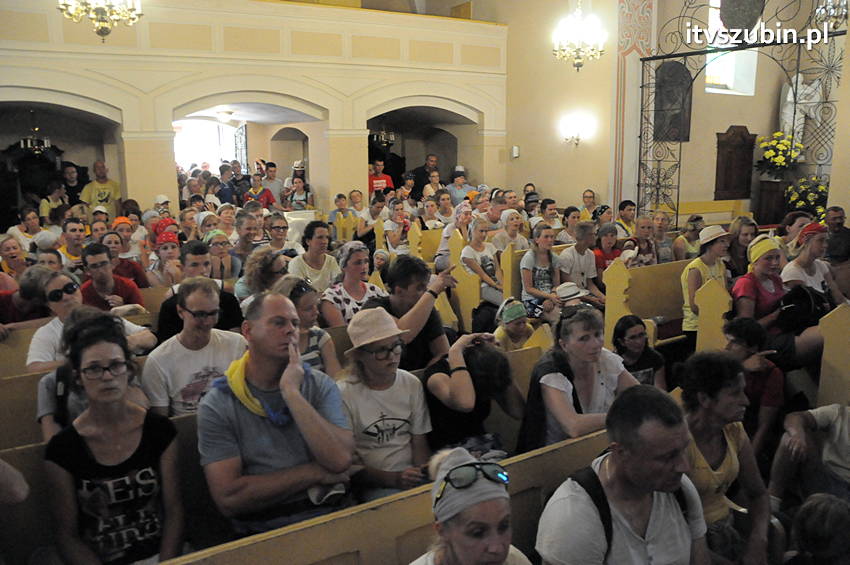 Pielgrzymka z Kościerzyny w drodze na Jasną Górę dotarła do Szubina