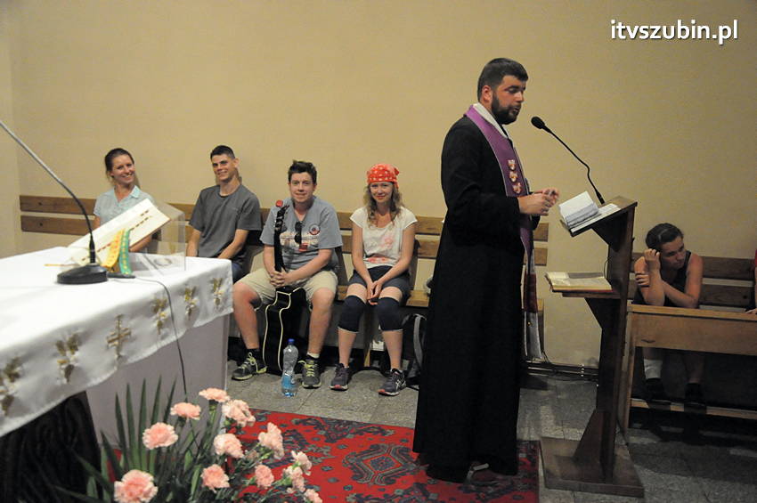 Pielgrzymka z Kościerzyny w drodze na Jasną Górę dotarła do Szubina