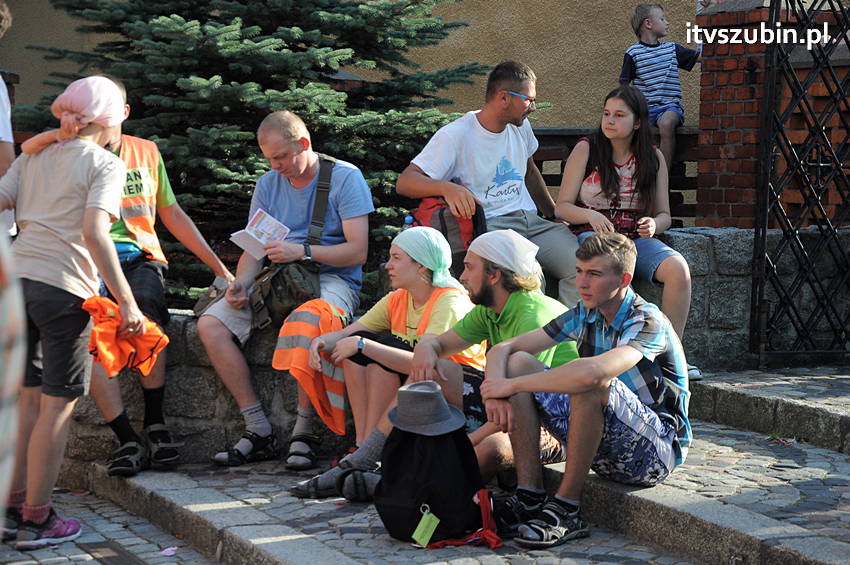 Pielgrzymka z Kościerzyny w drodze na Jasną Górę dotarła do Szubina