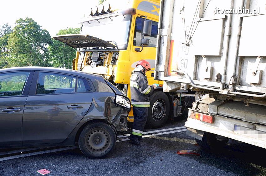 Wypadek w Dąbrówce Słupskiej i kolizja w Szubinie