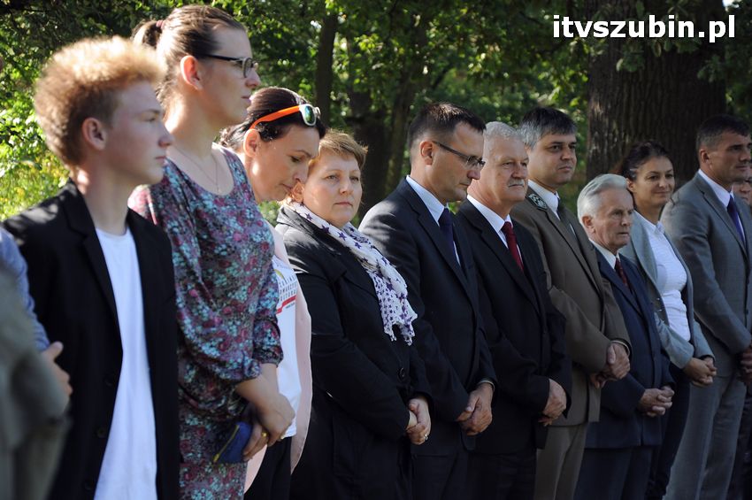 WIARA NADZIEJA MIŁOŚĆ - dęby już rosną