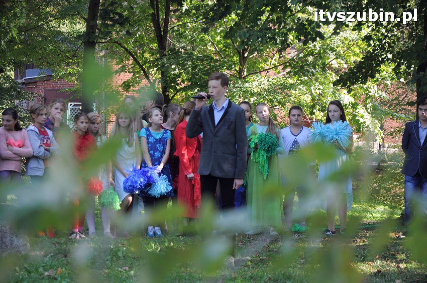 WIARA NADZIEJA MIŁOŚĆ - dęby już rosną