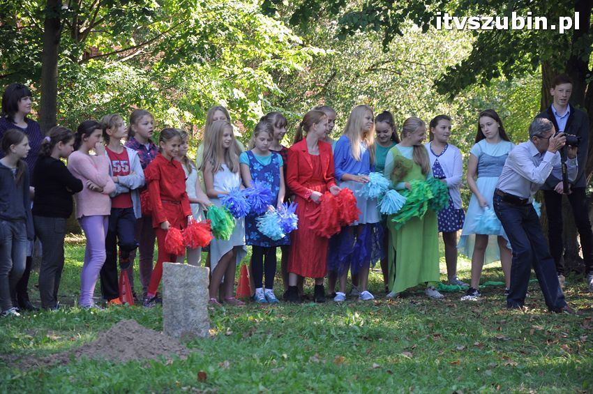 WIARA NADZIEJA MIŁOŚĆ - dęby już rosną