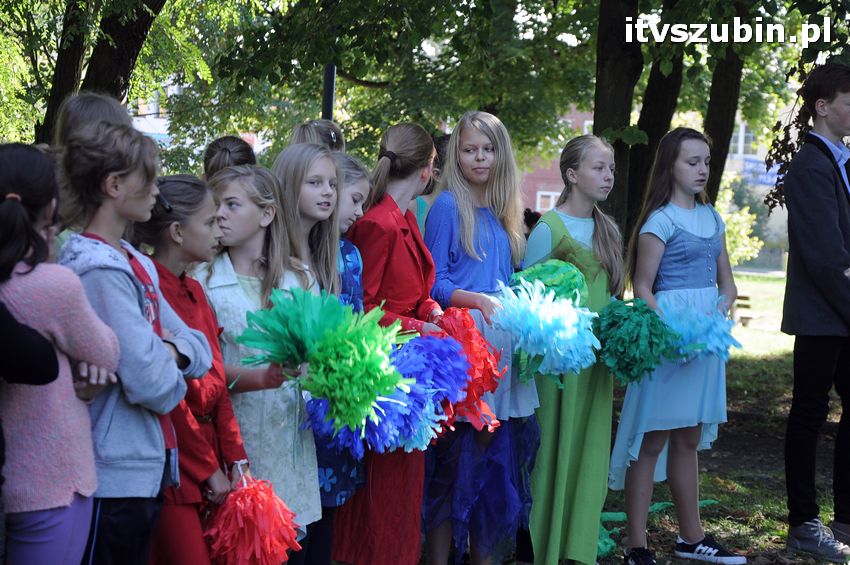 WIARA NADZIEJA MIŁOŚĆ - dęby już rosną