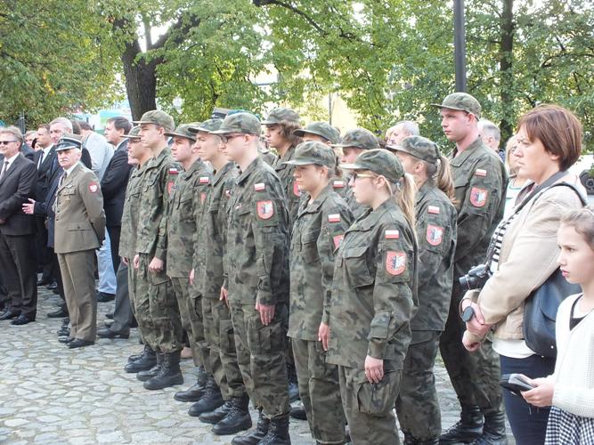 76. rocznica powstania Polskiego Państwa Podziemnego w Toruniu z udziałem uczniów w mundurach z ZSP w Szubinie