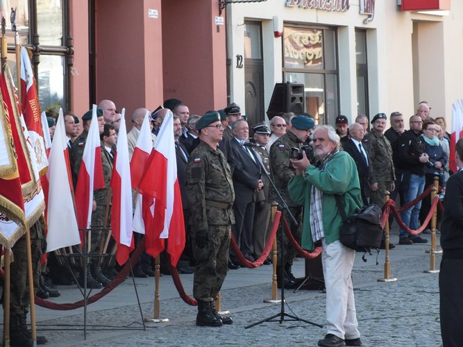 76. rocznica powstania Polskiego Państwa Podziemnego w Toruniu z udziałem uczniów w mundurach z ZSP w Szubinie