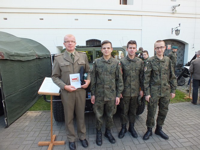 76. rocznica powstania Polskiego Państwa Podziemnego w Toruniu z udziałem uczniów w mundurach z ZSP w Szubinie