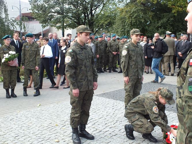 76. rocznica powstania Polskiego Państwa Podziemnego w Toruniu z udziałem uczniów w mundurach z ZSP w Szubinie