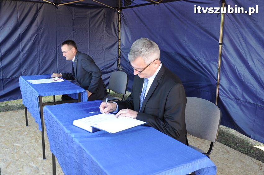 Podpisanie aktu erekcyjnego i wmurowanie kamienia węgielnego pod budowę nowego komisariatu w Szubinie